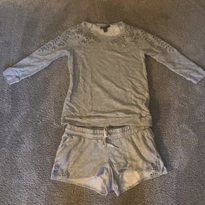 A Pea In A Pod Maternity Outfit